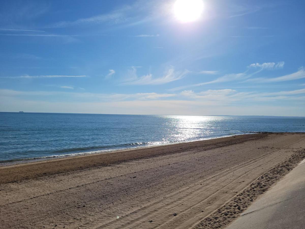 Logement A 50 M De La Mer ! Lägenhet Hermanville-sur-Mer Exteriör bild